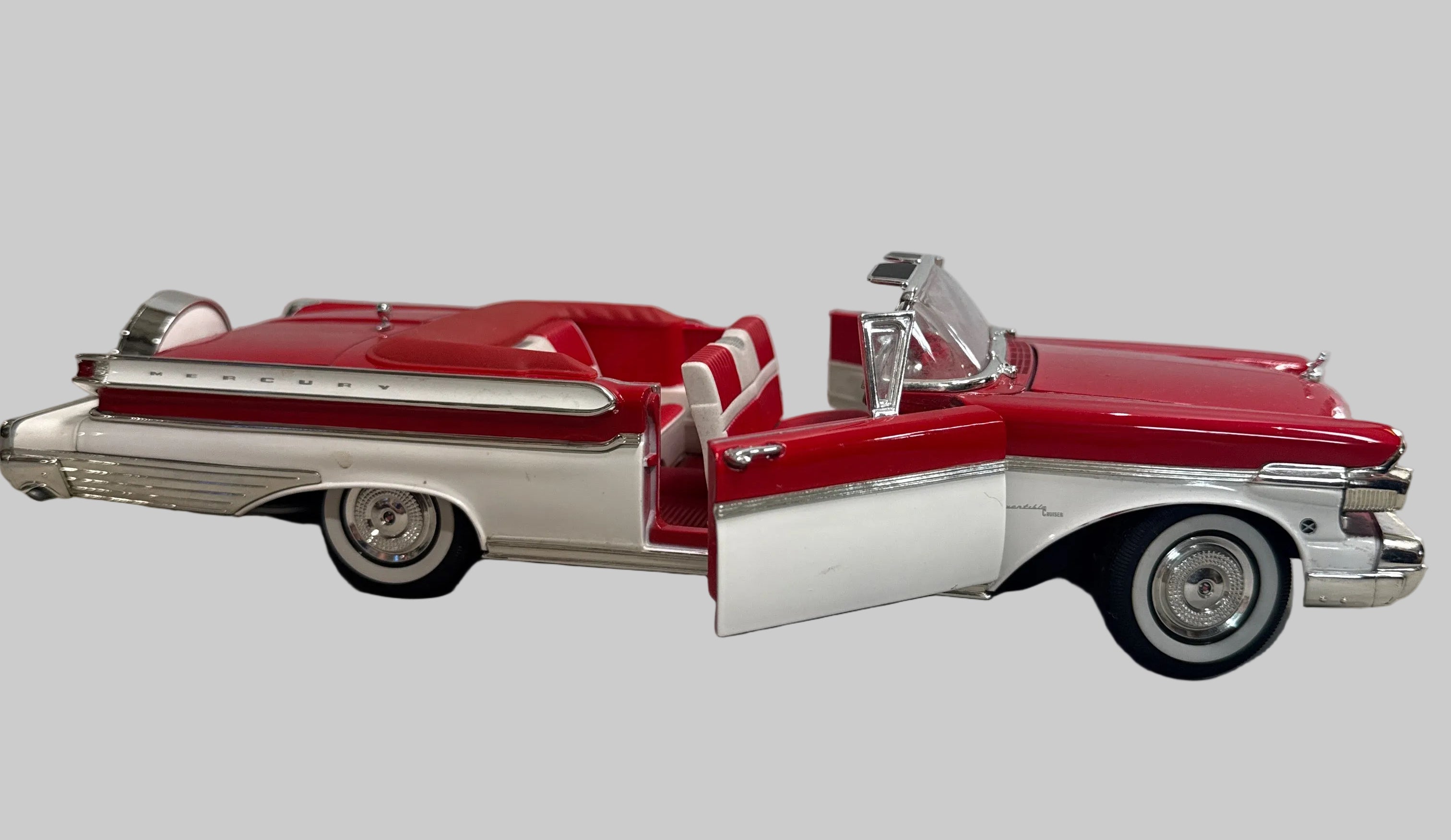 Vintage 1:24 Scale Diecast Replica of 1959 Cadillac Series ‘62 Convertible by the Franklin Mint