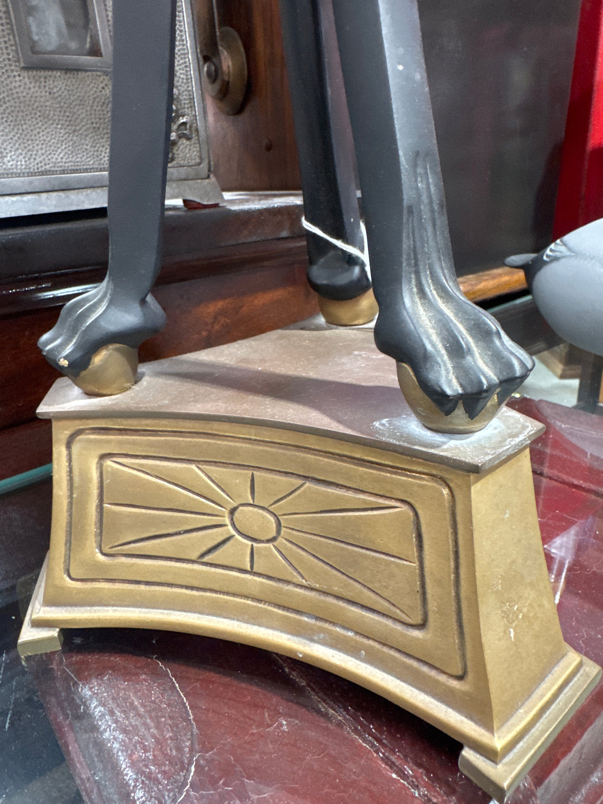 Vintage Vintage Neoclassical-Style Figural Table Lamp featuring a Tri-Lion Motif with a Paw Foot Tripod Base