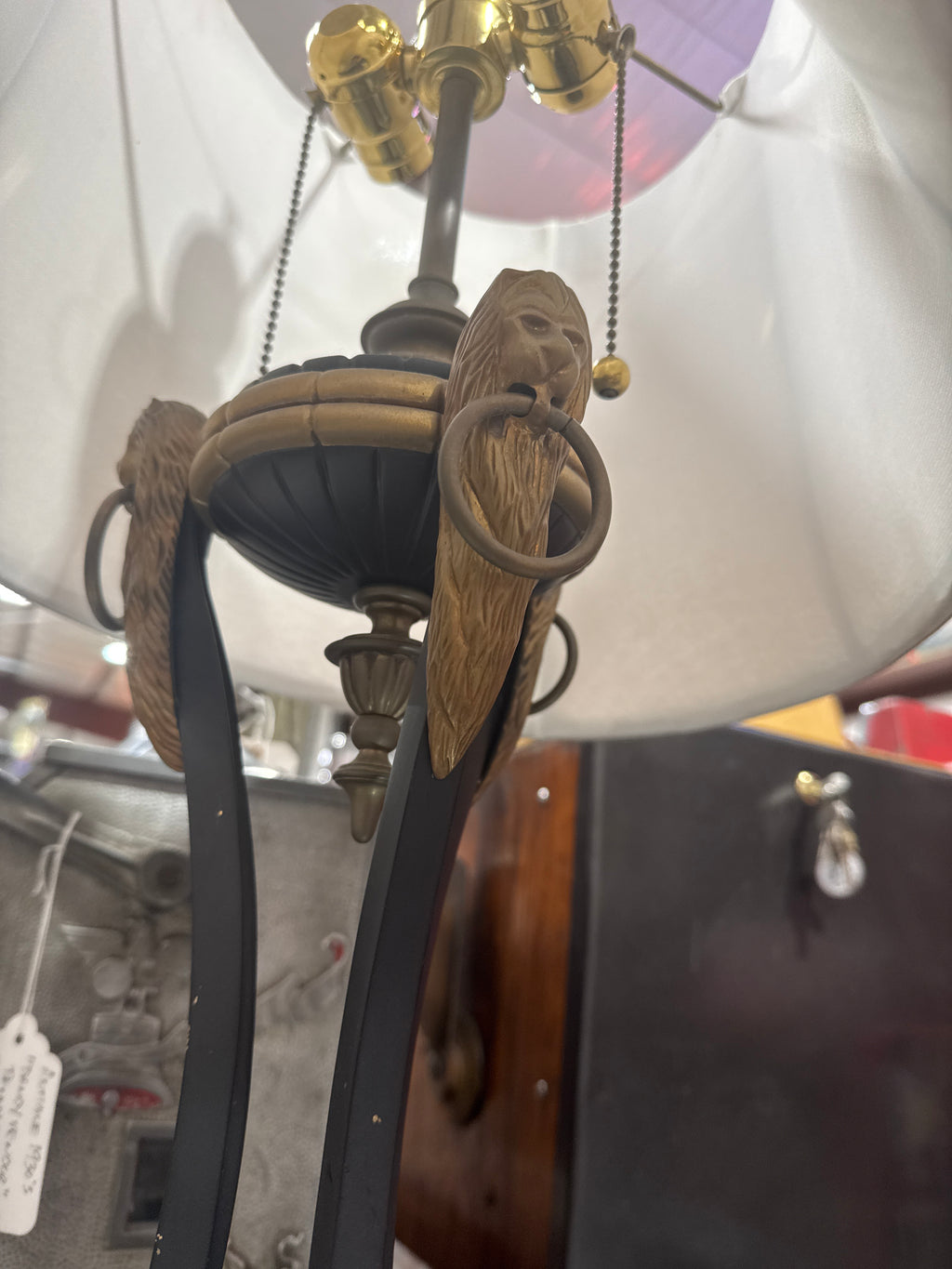 Vintage Vintage Neoclassical-Style Figural Table Lamp featuring a Tri-Lion Motif with a Paw Foot Tripod Base