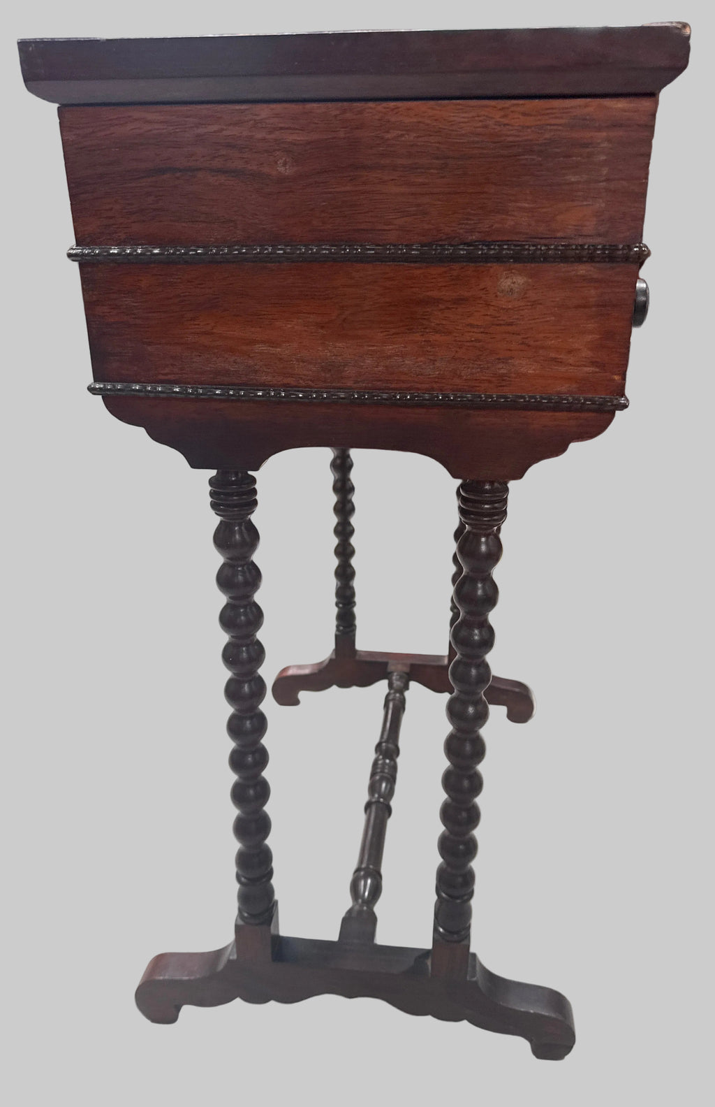 Antique 19th-Century Mahogany Sewing Table with a Flip-Top Mirror and Compartmentalized Interior.