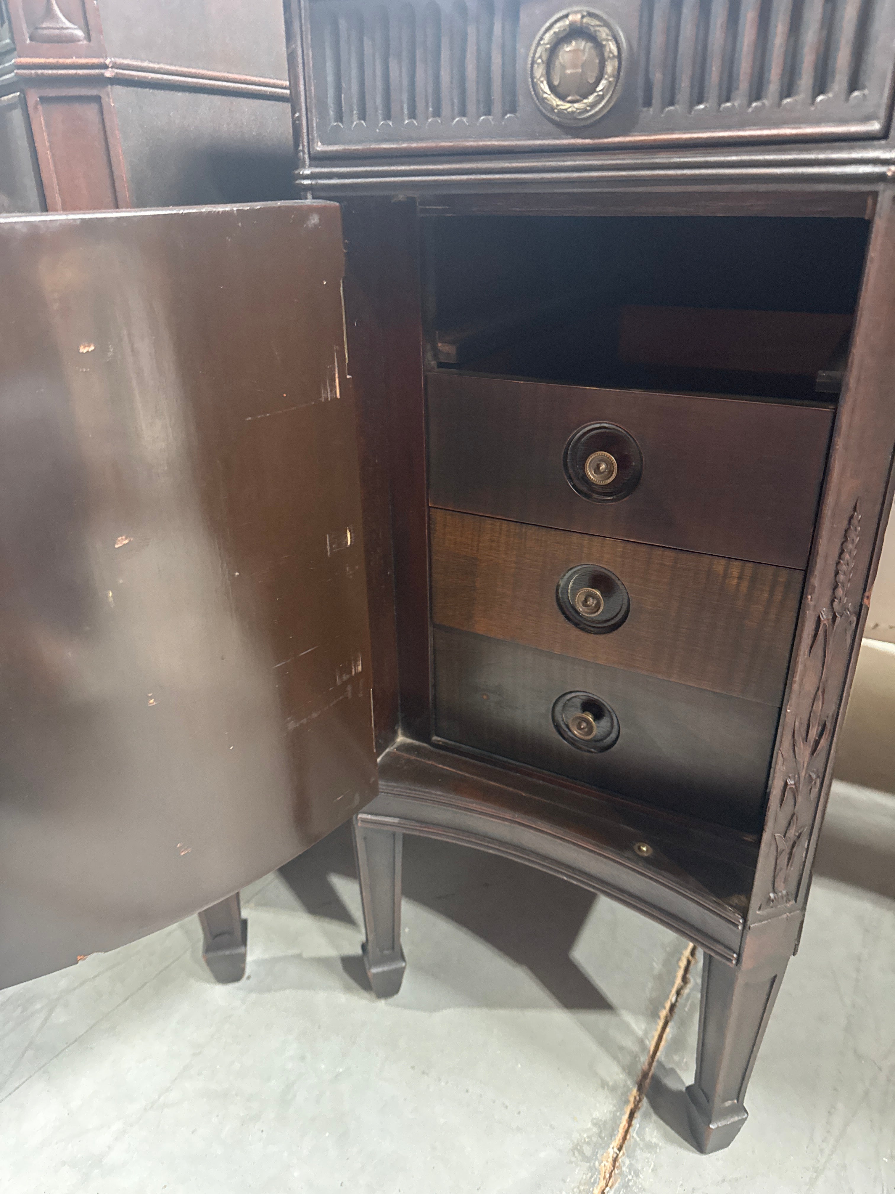 Vintage Mahogany Serpentine Front Vanity or Desk with Elegant Inlaid Detailing