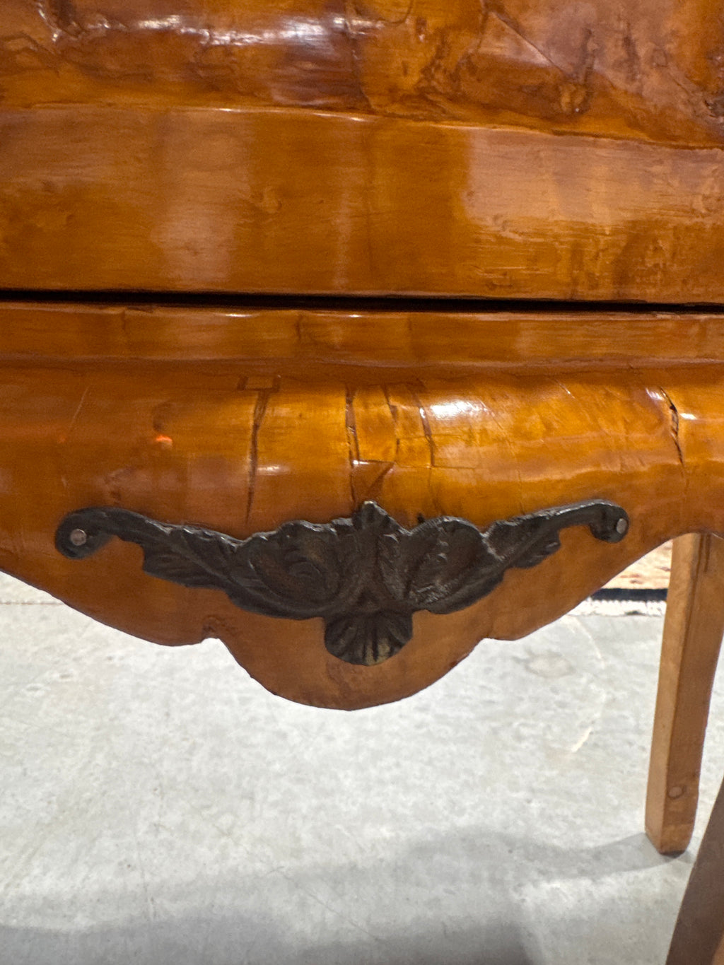 Antique French Louis XV Style Burl Commode with a Green Marble Top, Distinctive Burled Wood