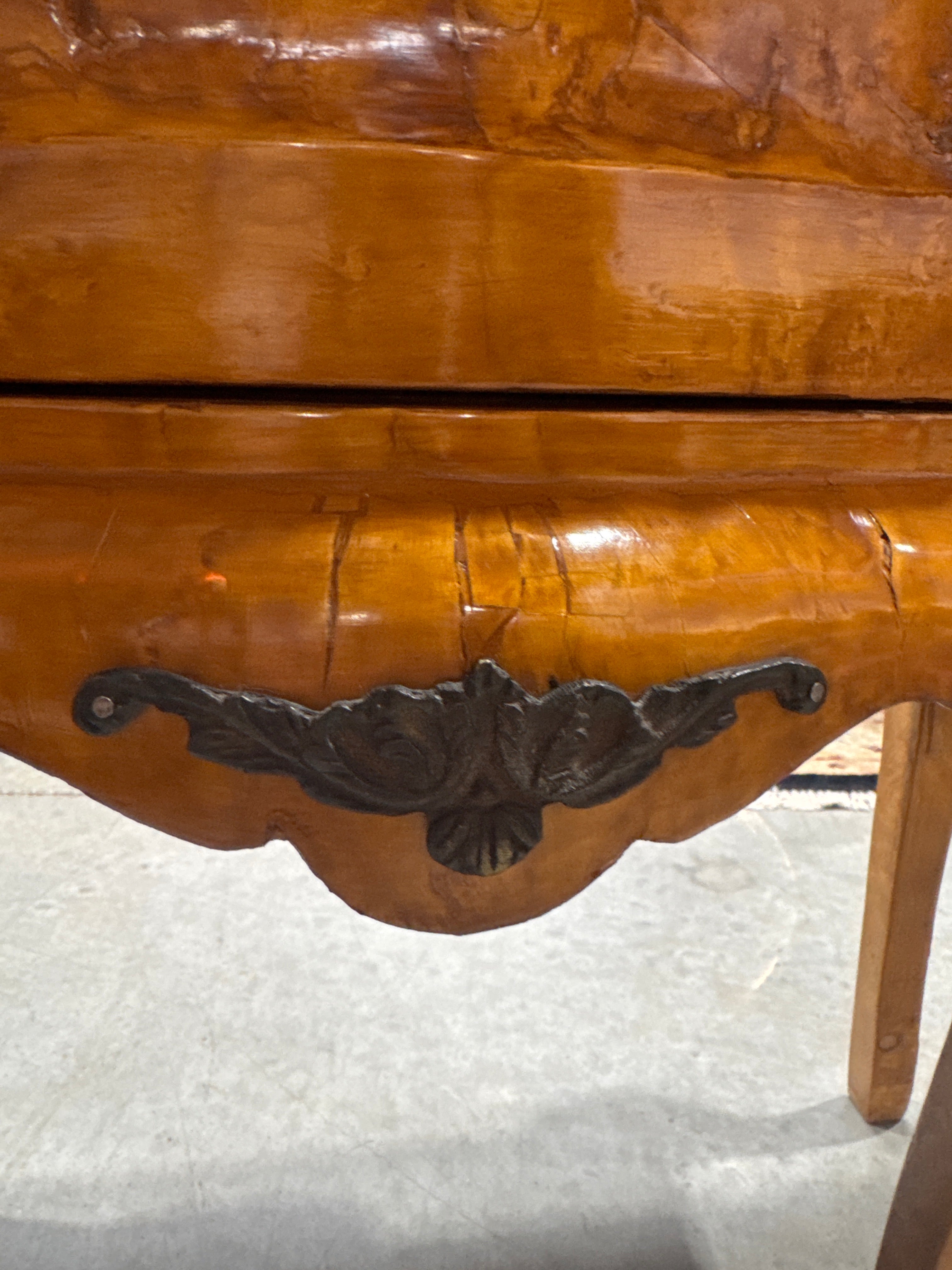 Antique French Louis XV Style Burl Commode with a Green Marble Top, Distinctive Burled Wood