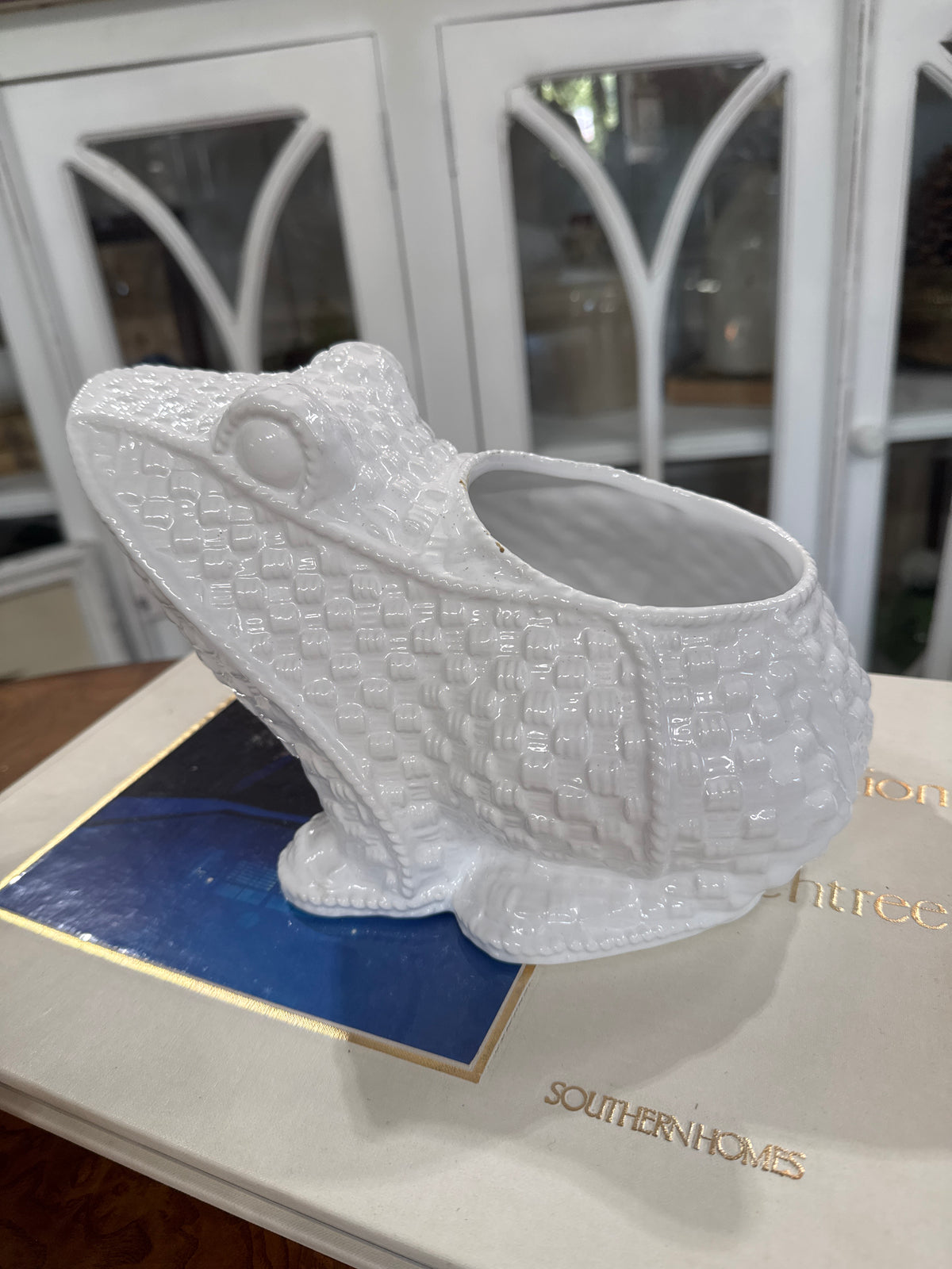 Two’s Company White Basketweave Ceramic Frog Planter/Vase