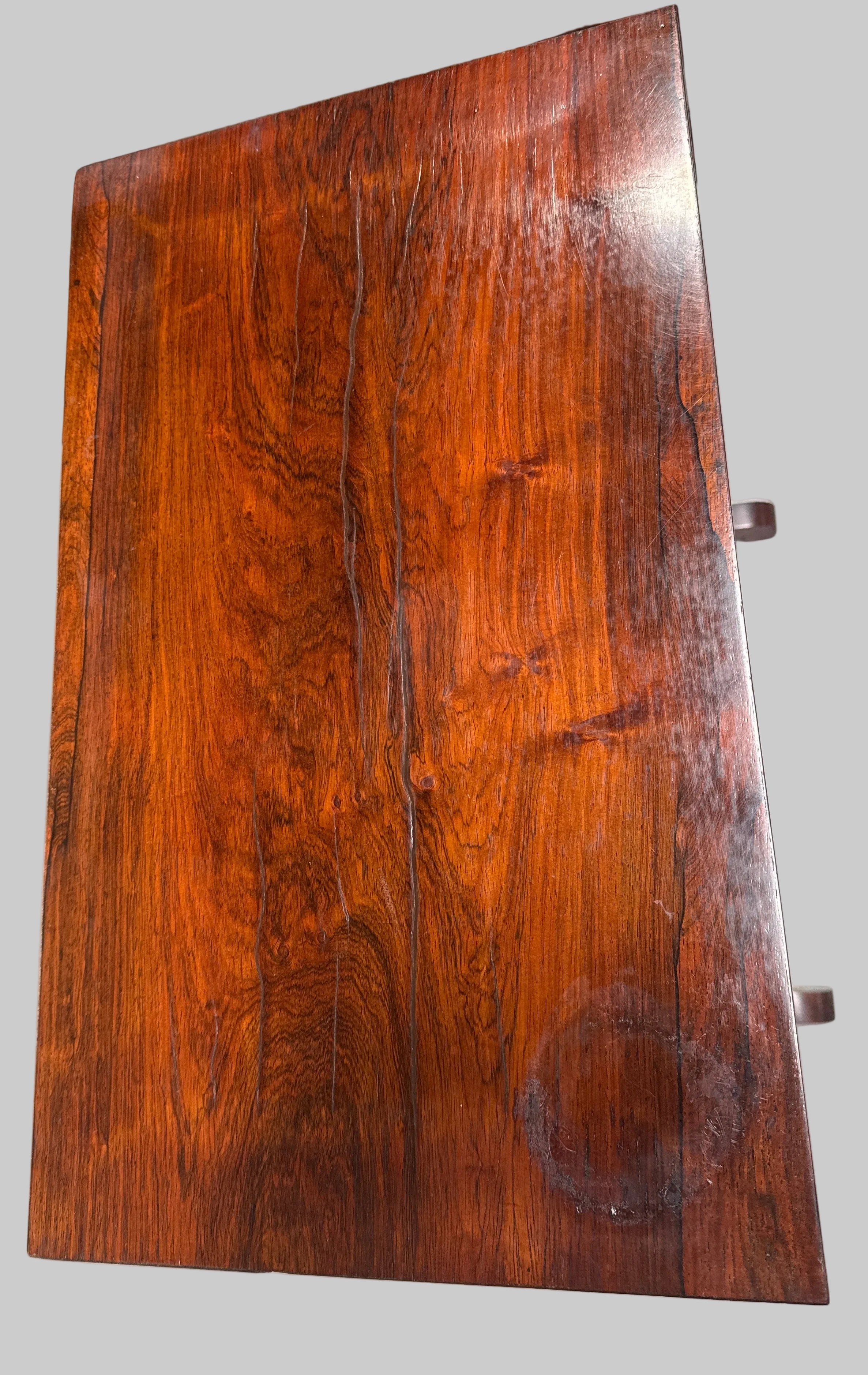 Antique 19th-Century Mahogany Sewing Table with a Flip-Top Mirror and Compartmentalized Interior.