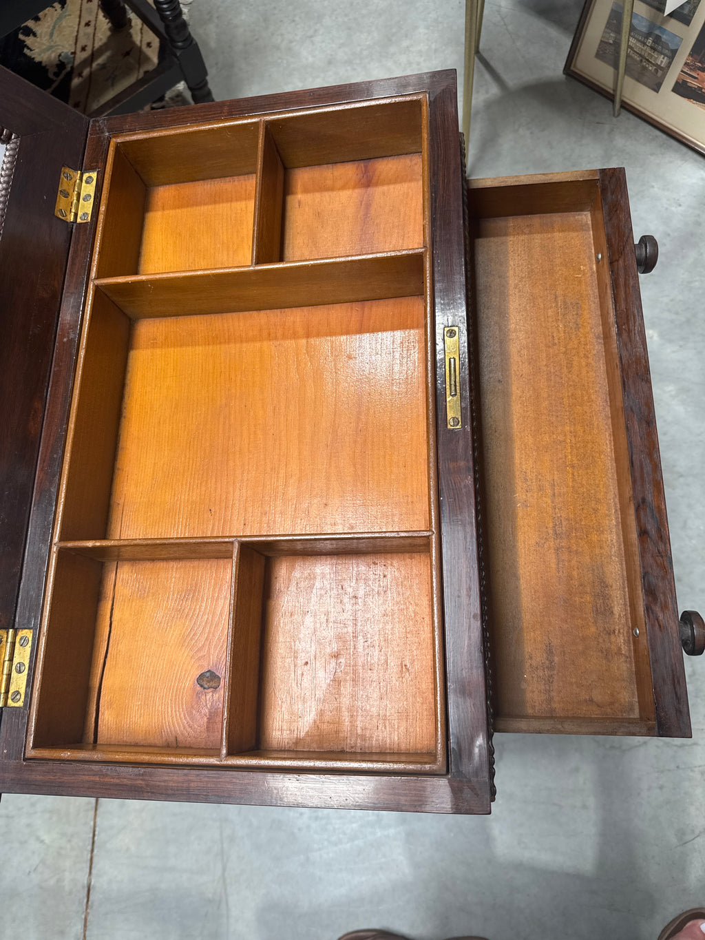 Antique 19th-Century Mahogany Sewing Table with a Flip-Top Mirror and Compartmentalized Interior.