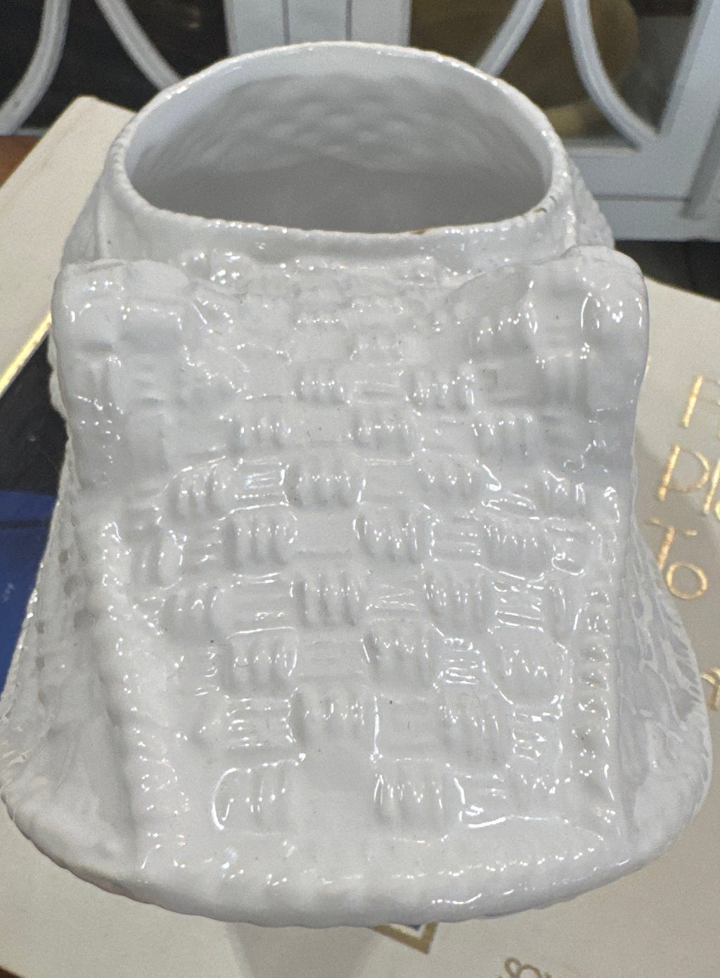 Two’s Company White Basketweave Ceramic Frog Planter/Vase