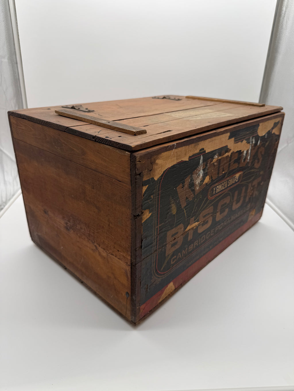 Antique Kennedy‘s Wood Biscuit Box New York Biscuit Company, Cambridgeport, Massachusetts 1889 ￼