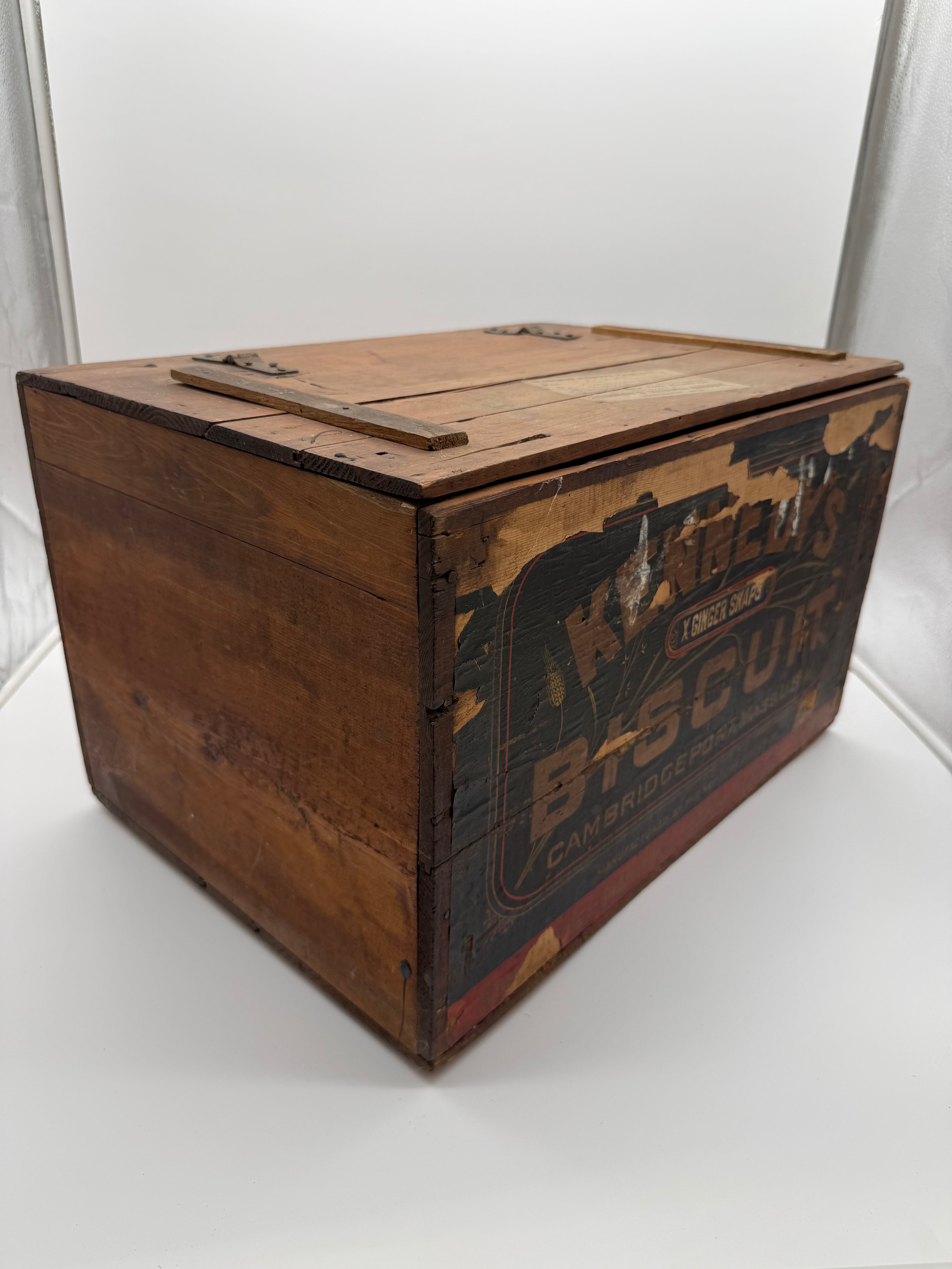 Antique Kennedy‘s Wood Biscuit Box New York Biscuit Company, Cambridgeport, Massachusetts 1889 ￼