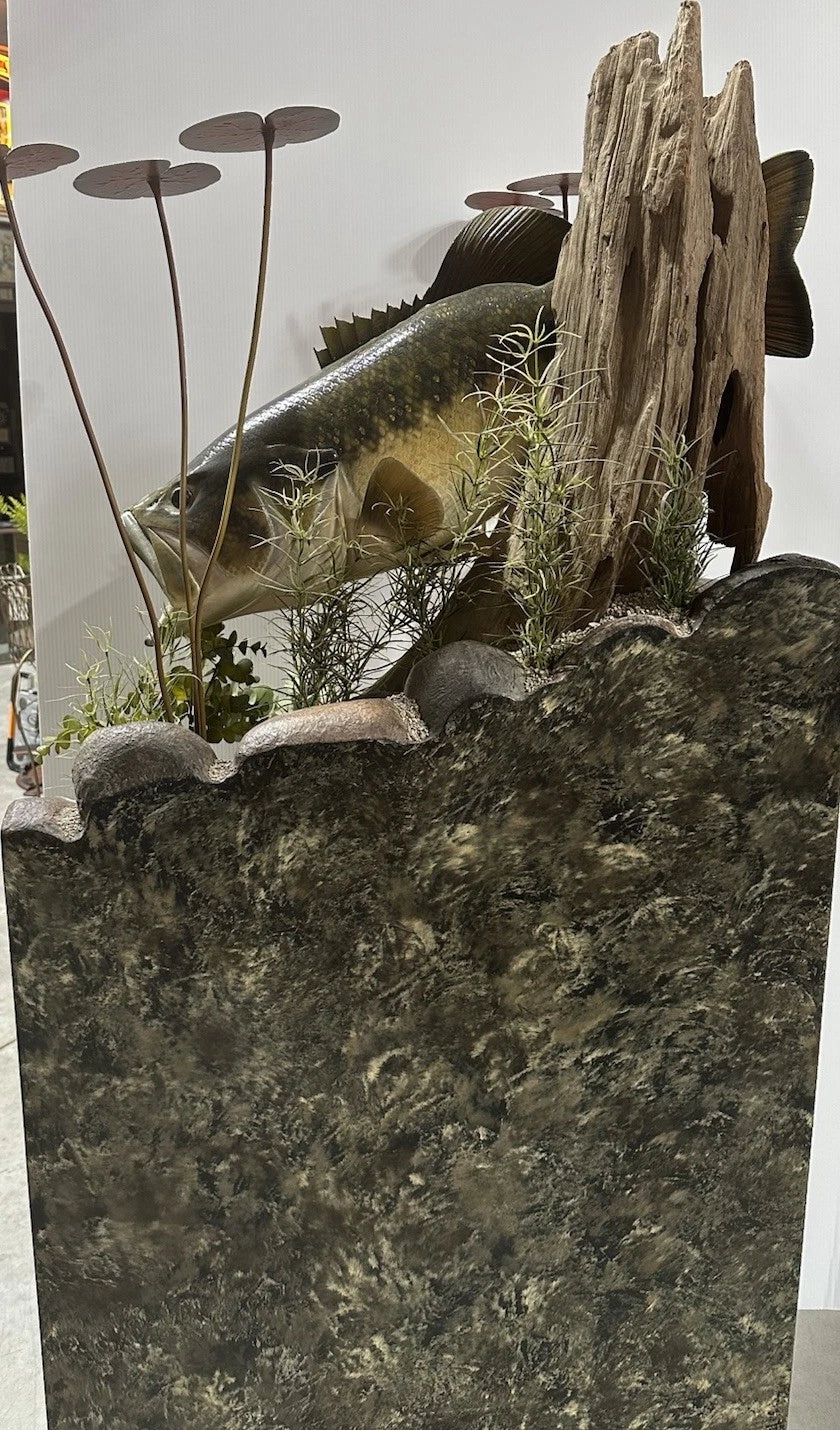 World Record Floor Mounted Largemouth Bass Display