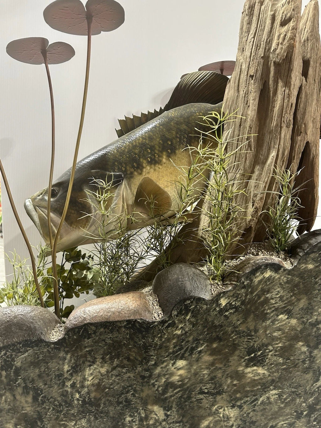 World Record Floor Mounted Largemouth Bass Display