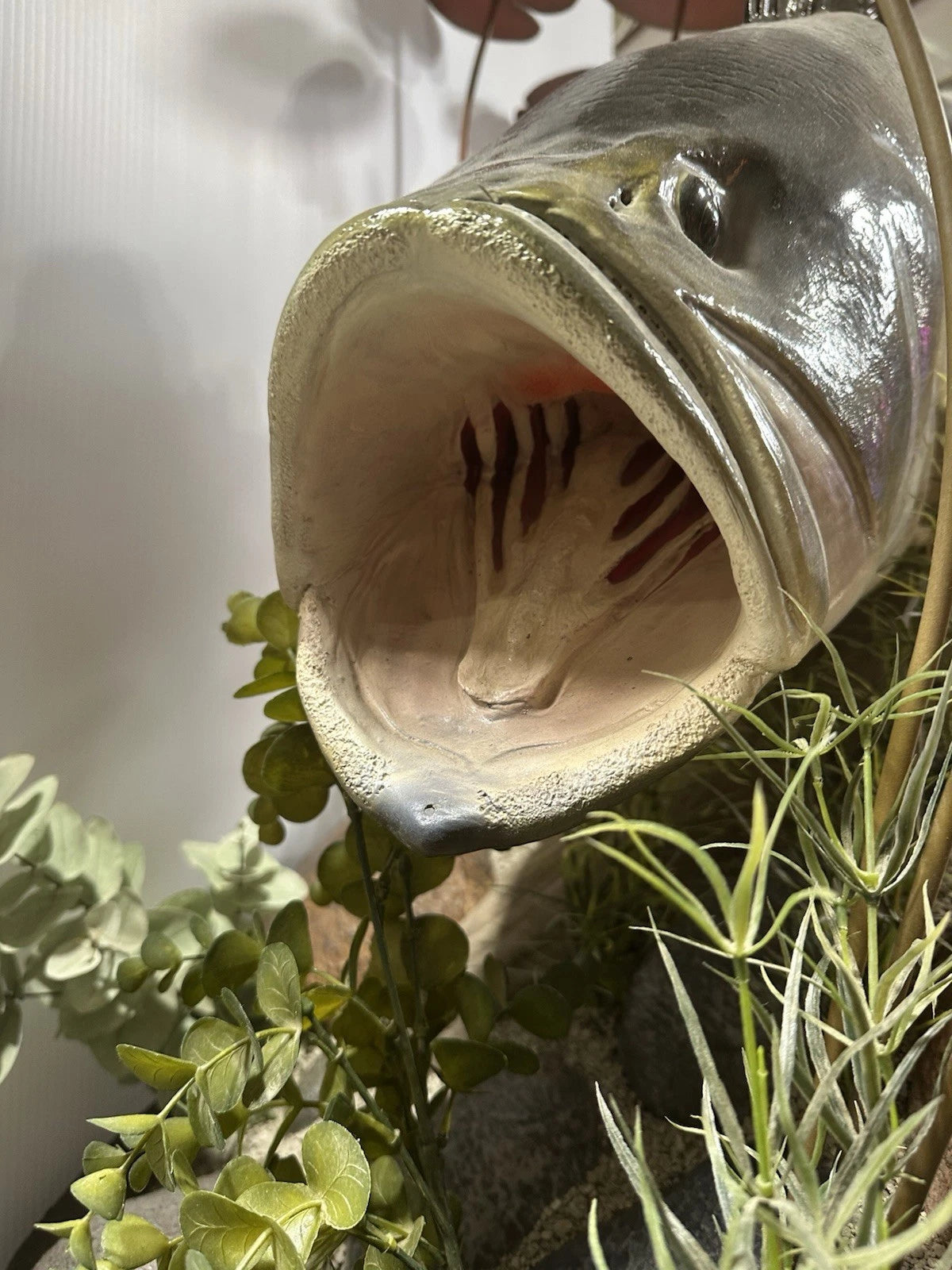 World Record Floor Mounted Largemouth Bass Display