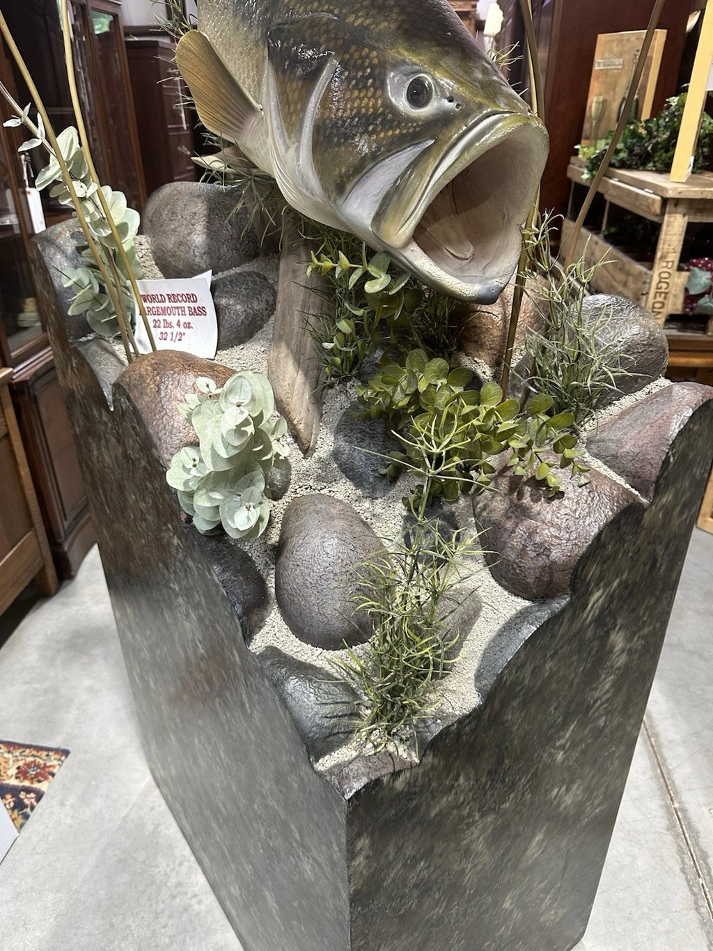 World Record Floor Mounted Largemouth Bass Display