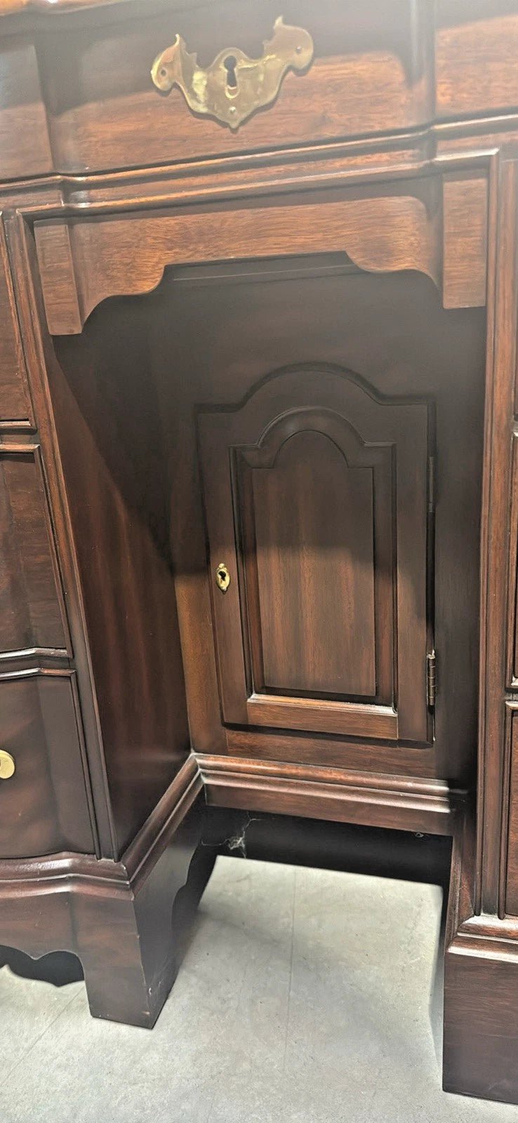 Virginia Galleries By Henkel Harris Genuine Mahogany Serpentine Front Knee-Hole Desk